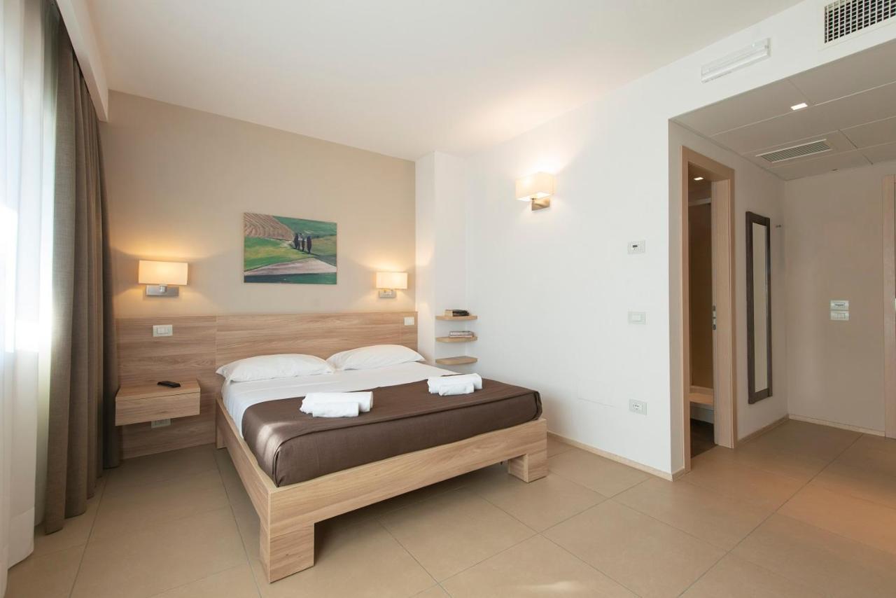 Hotel Dimorae Rooms And Suites - Apartments Civitanova Marche Zimmer foto